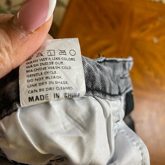 Stylish Distressed Women Jeans, XL - Picture 3 of 9